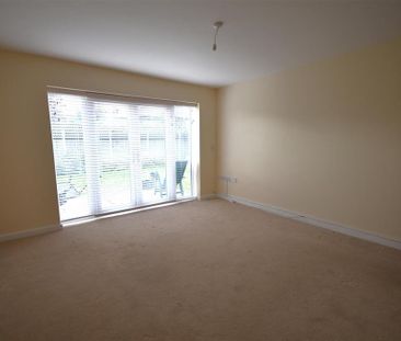 2 bedroom detached bungalow to rent - Photo 3