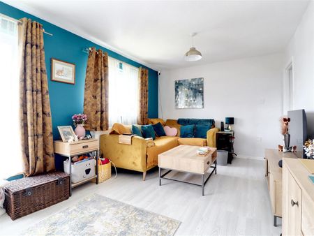 2 Bedroom Flat / Apartment to let - Photo 3