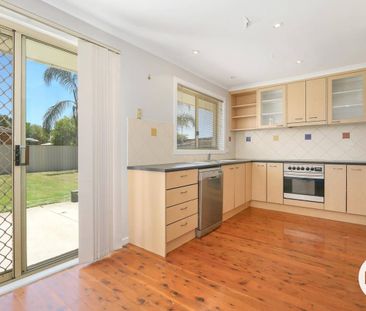 QUIET COURT LOCATION! - Photo 5