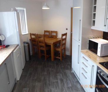 3 bedroom semi-detached house to rent - Photo 5