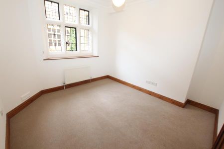 2 bedroom ground floor flat to rent - Photo 4