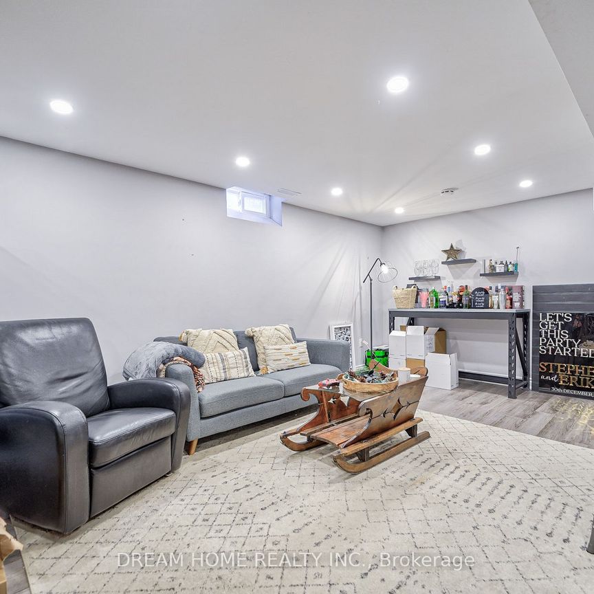 For Lease - 417 Borden Avenue, Newmarket, Ontario - Photo 1