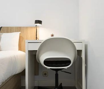 Calle de Cavanilles, Madrid, Community of Madrid 28007 - Photo 2