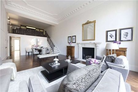 Stunning first floor three bedroom flat beautifully finished to retain the elegance and character of this period building. - Photo 3