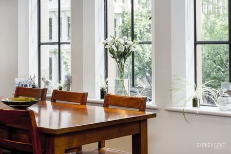 STRIKING PORTICO APARTMENT | Unfurnished - Photo 4