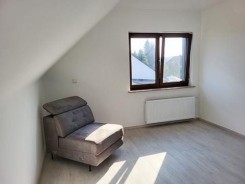 Neuwertige teilmöblierte Dachgeschosswohnung in Nentershausen mit Balkon! - Photo 1