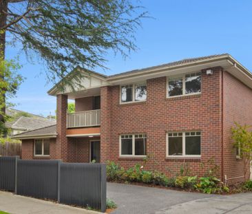 Brilliant Townhouse Well Positioned Opposite Wattle Park - Photo 3