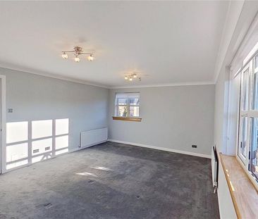 3 bedroom flat to rent - Photo 2
