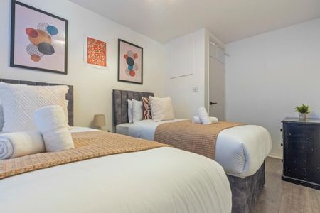 2 Bed Bungalow, London, SW6 - Photo 3