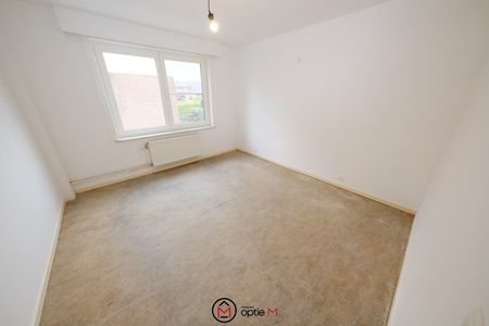 Appartement met autostandplaats in het centrum van Bilzen - Photo 2