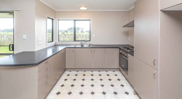 Family home in Castlecliff - Photo 1