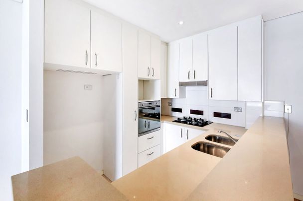 FURNISHED A SPACIOUS 3-BEDROOM APARTMENT IN WATERLOO! - Photo 1