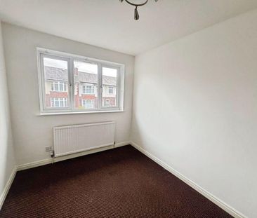 4 bedroom detached house to rent - Photo 6