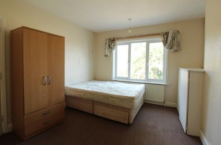 4 bedroom semi-detached house to rent - Photo 4