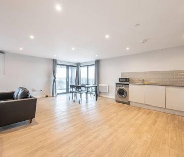 3 bedroom flat to rent - Photo 1