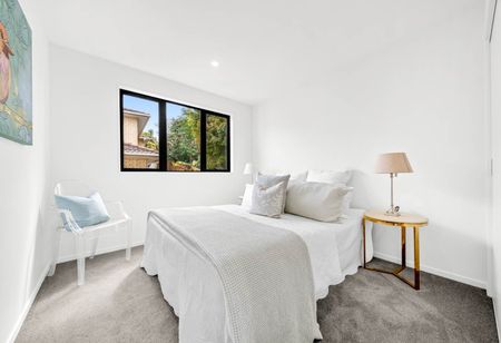 Brand-New 3-Bedroom Home Plus Study In Sunnynook - Photo 4