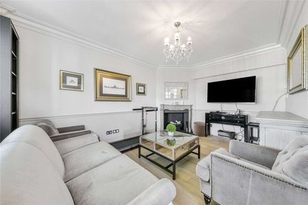 A wonderful two bedroom apartment in well-run mansion block. - Photo 3