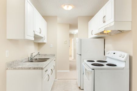 Fernwood Apartments - Photo 4