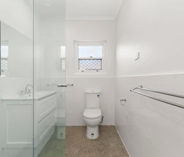 Ideal Beachside Lifestyle - Immaculately Renovated Two Bedroom Unit - Photo 5