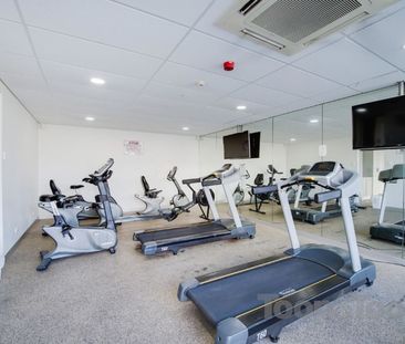 Modern Apartment in the Heart of New Port - Photo 6