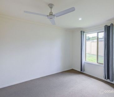 Spacious Family Home with Parkland Views - Photo 4