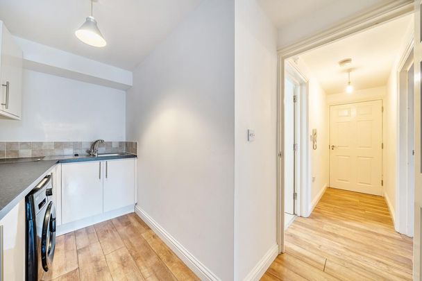 1 bedroom flat to rent - Photo 1