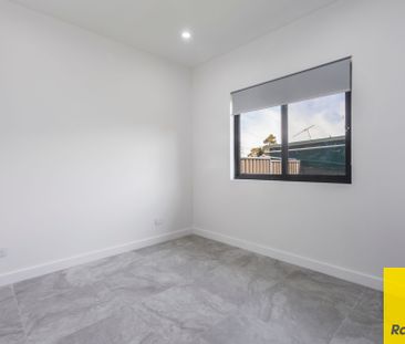 MODERN TWO BEDROOM GRANNY FLAT! - Photo 2