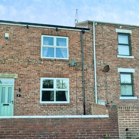 2 bedroom end of terrace house to rent - Photo 1