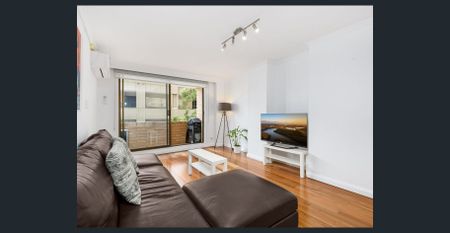 Modern light filled home in idyllic location - Photo 3