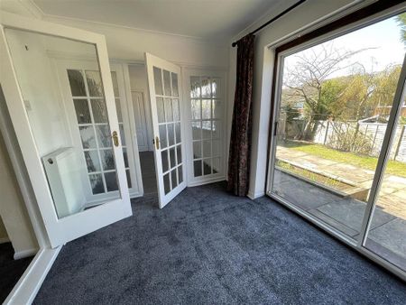 3 bedroom detached house to rent - Photo 4