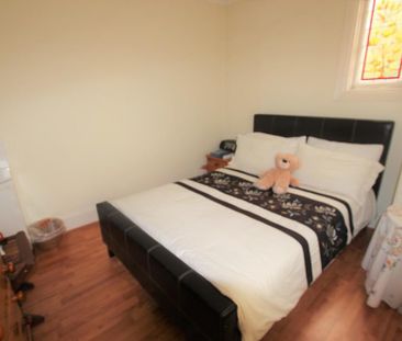 House share to rent - Photo 2