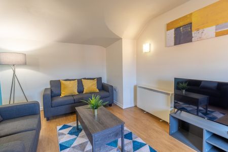 5 Bed Student Accommodation - Photo 2