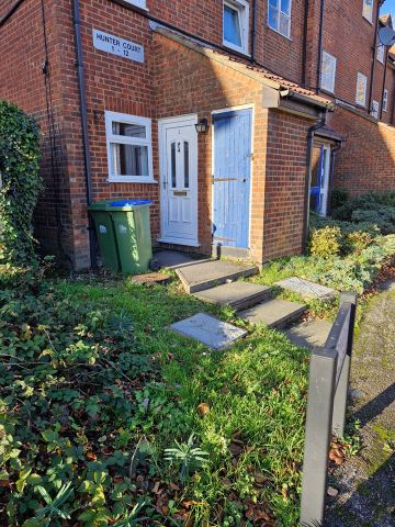 1 Bed Flat, Yarmouth Gardens, SO15 - Photo 2