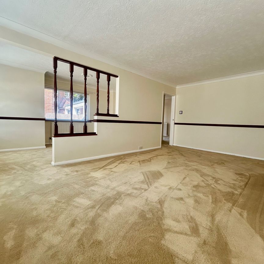 2 bedroom bungalow to rent Cradock Place, Worthing, BN13 - Photo 1