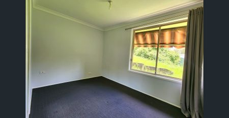 Neat and Tidy 3 Bedroom Home - Photo 2