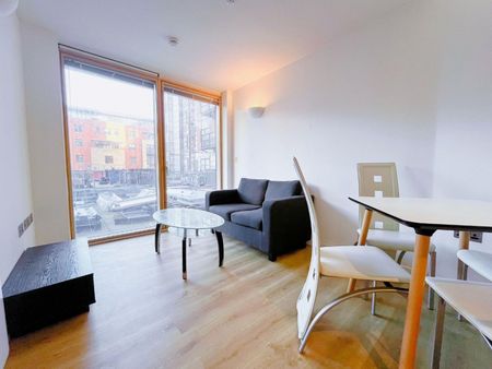 2 bedroom Flat To Let - Photo 2