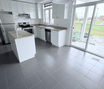 For Lease - 7 Webb Street, Bradford West Gwillimbury, Ontario - Photo 6