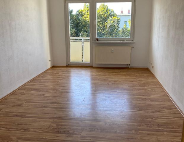 ***Renovierte 4-Wohnung | Neuwertiges Bad | EBK | Süd-Westbalkon*** - Foto 1