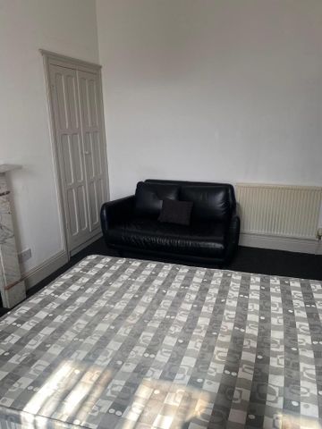 1 bedroom bedsit to rent - Photo 4