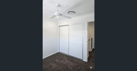 Avail 3/2/26-LAWNED BACKYARD-3 BED 2BATH TOWNHOUSE - FULLY DUCTED AIR - Photo 3