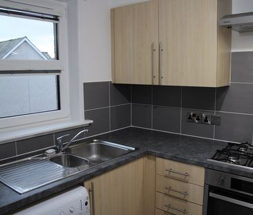 IMMACULATE 2 BED FLAT – BROCHTIE COURT, BROUGHTY FERRY - Photo 3