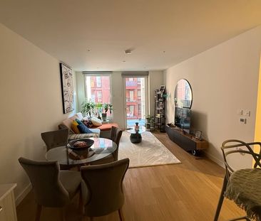2 Bed Flat, London, E14 - Photo 4