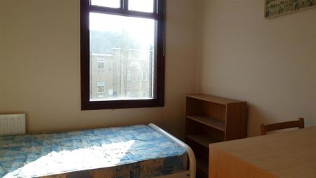 4 bedroom flat to rent - Photo 3