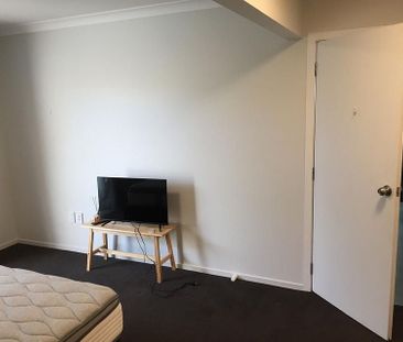 Ready to move in - fully furnished unit - Photo 3