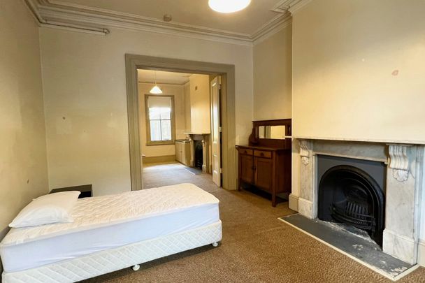 Boarding house furnished room for Lease - Photo 1