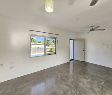 Comfortable Coastal Living in Trinity Beach! - Photo 4