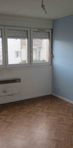 APPARTEMENT - 40 m2 - 2 pièces rue des Cheminots à FORBACH 57600 - Photo 1