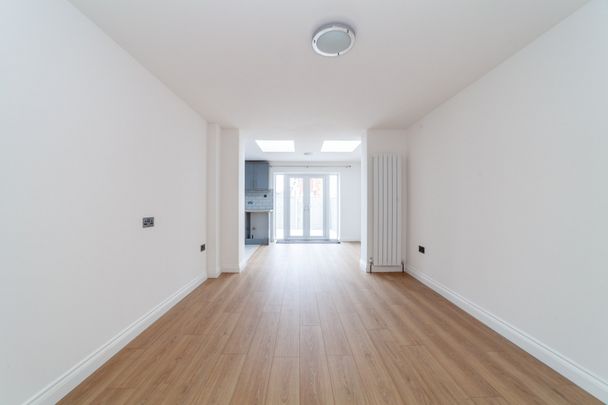Riverside Drive, Mitcham (Terraced) - Photo 1