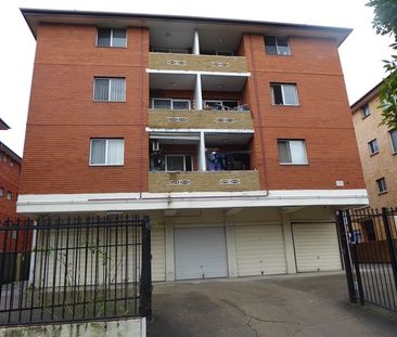 "Newly Renovated - Close to Station" - Photo 4