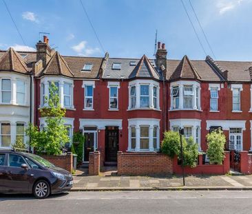 Bright and modern spacious house boasting solid oak flooring and two receptions - Photo 1